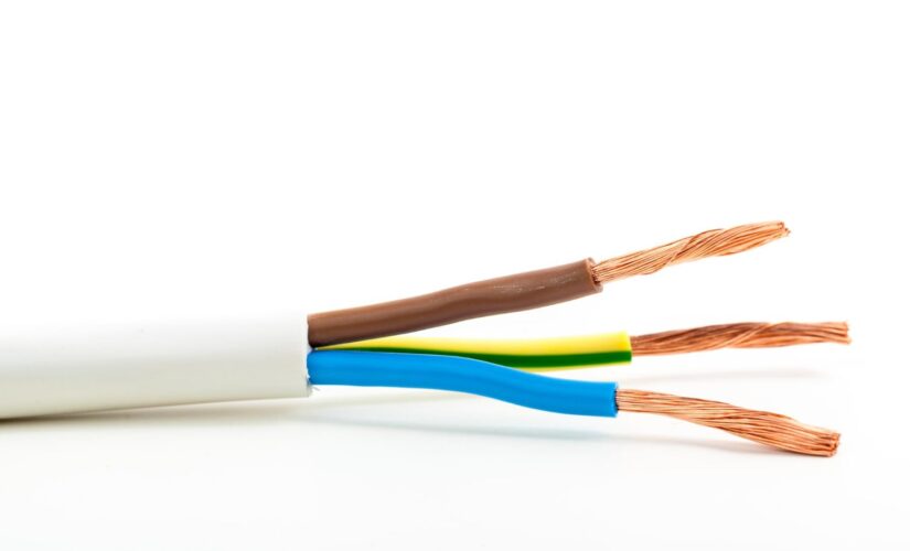Uchwyty kablowe a bezpieczeństwo instalacji elektrycznych